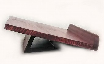 大切な本のための、書見台です